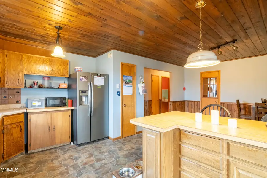 430 8th Avenue Nw, Valley City, ND 58072 - #3