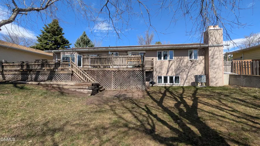 207 10th Street Nw, Beulah, ND 58523 - #2