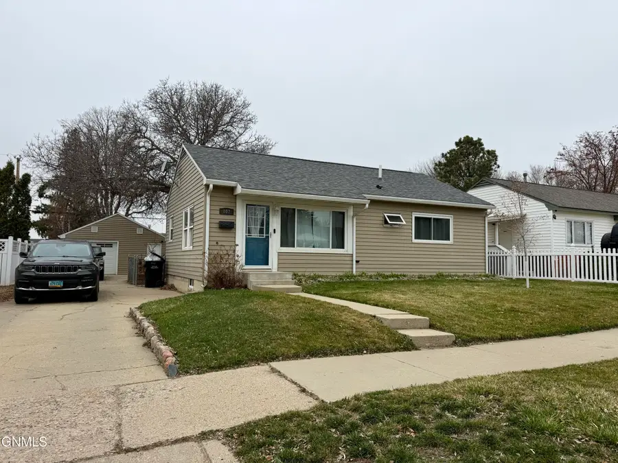 807 14th Avenue W, Williston, ND 58801 - #2