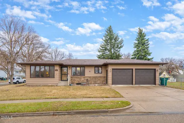 1913 Grant Drive, Bismarck, ND 58501