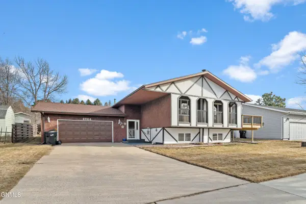 2924 Vancouver Lane, Bismarck, ND 58503