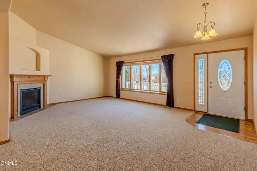 2304 West View Place Se, Mandan, ND 58554 - #2