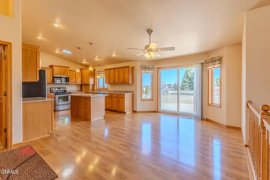 2304 West View Place Se, Mandan, ND 58554 - #3