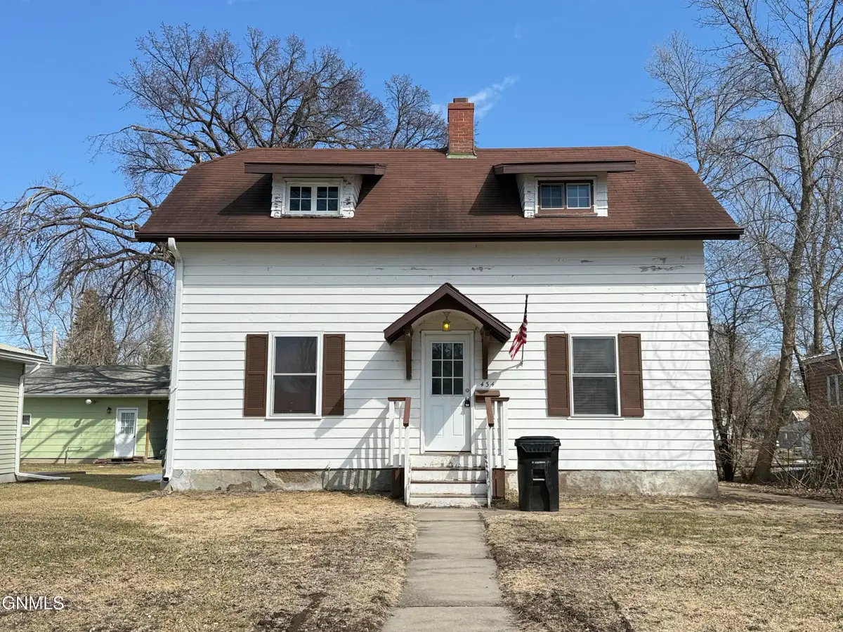 434 6th Avenue Ne, Valley City, ND 58072 - #1
