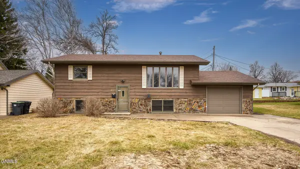 609 14th Street Nw, Mandan, ND 58554