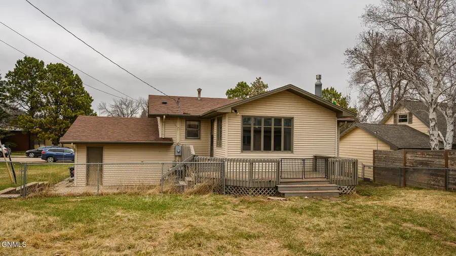 609 14th Street Nw, Mandan, ND 58554 - #3