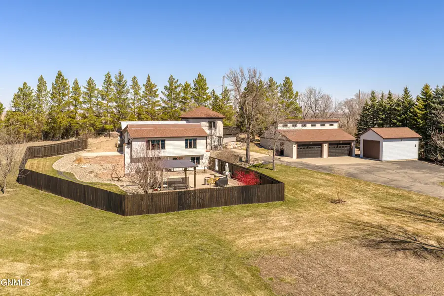 6940 Crested Butte Road, Bismarck, ND 58503 - #2