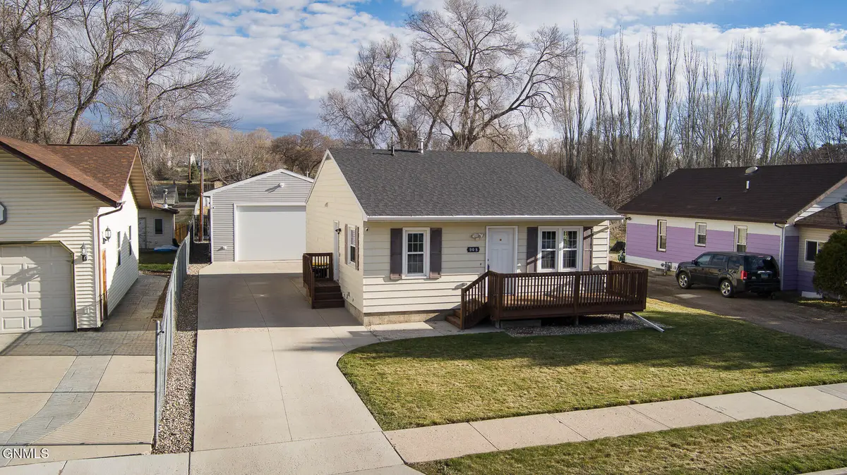 908 Lincoln Avenue, Bismarck, ND 58504 - #1