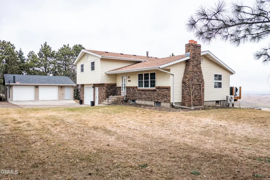 4904 Highland Road Nw, Mandan, ND 58554 - #2