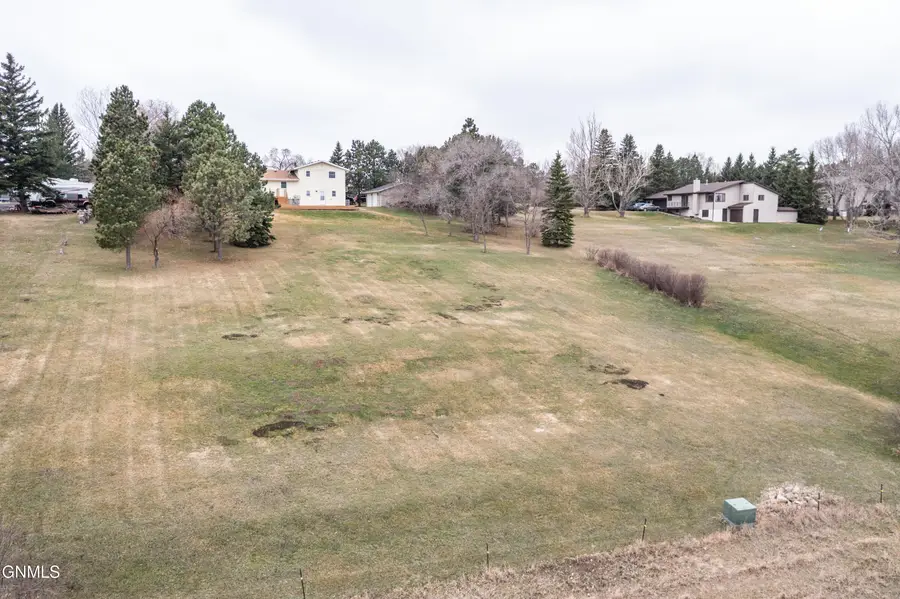 4904 Highland Road Nw, Mandan, ND 58554 - #3