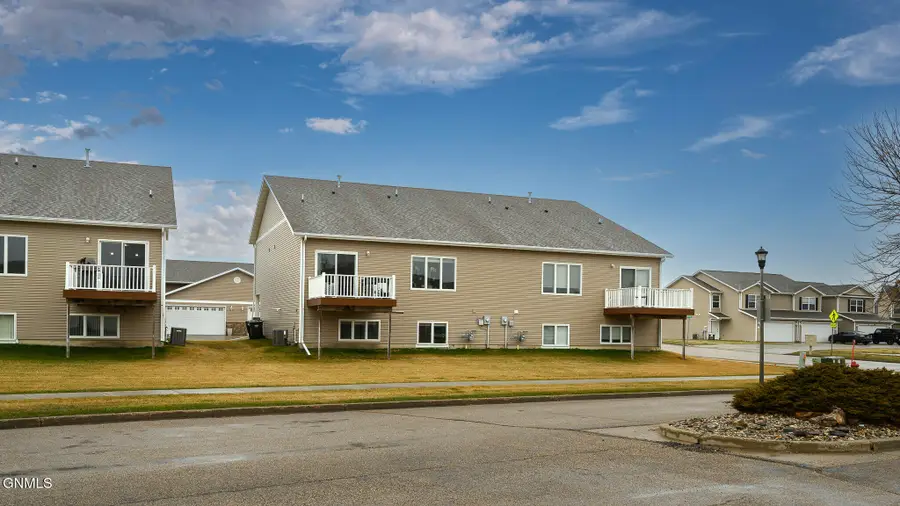 2806 Waters Edge Lane Se, Mandan, ND 58554 - #2