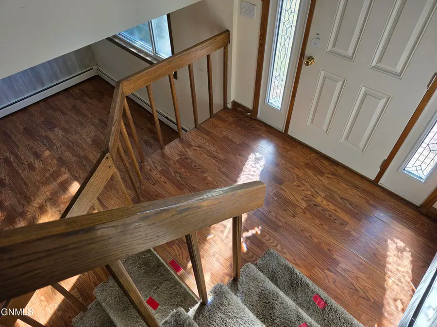 583 6th Avenue Sw, Dickinson, ND 58601 - #3