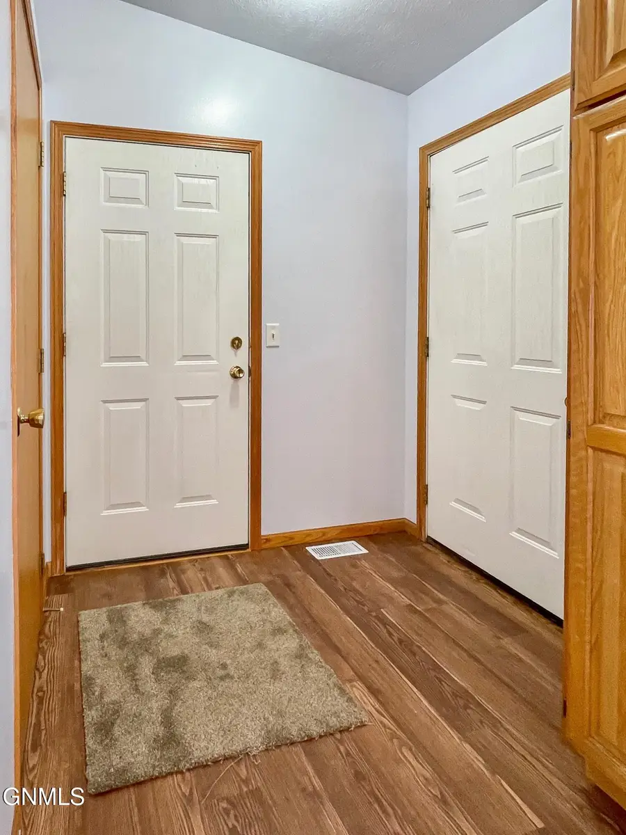 2056 14th Street Nw, Minot, ND 58703 - #3