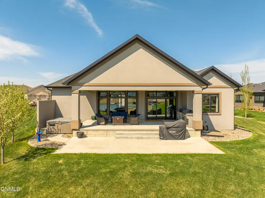 3904 Waterfront Place Se, Mandan, ND 58554 - #3