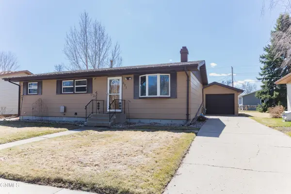 621 Garden Drive, Bismarck, ND 58504