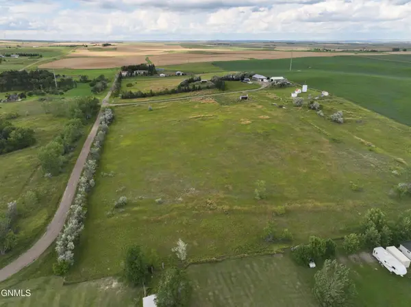 South 3744 Roughrider Lane, Mandan, ND 58554