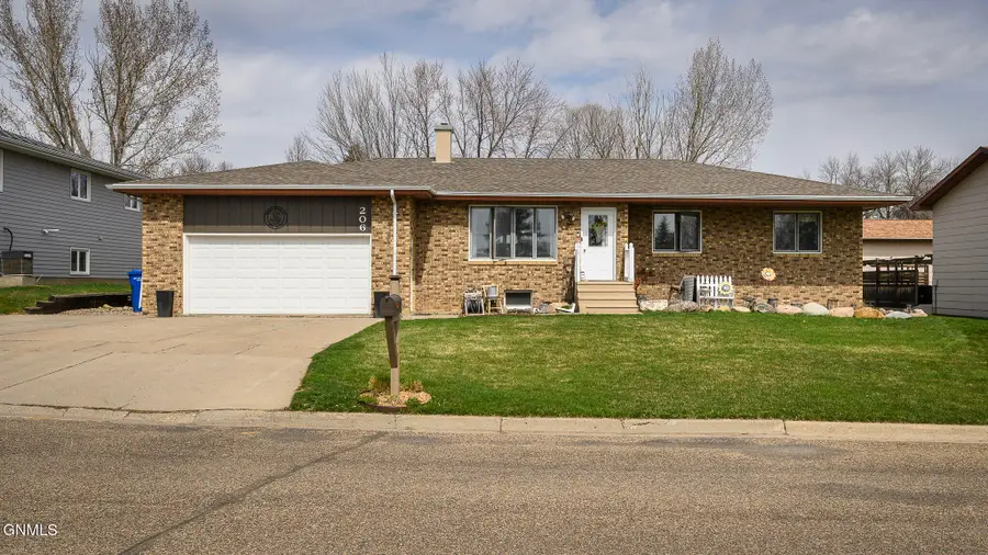 206 9th Street Nw, Beulah, ND 58523 - #2