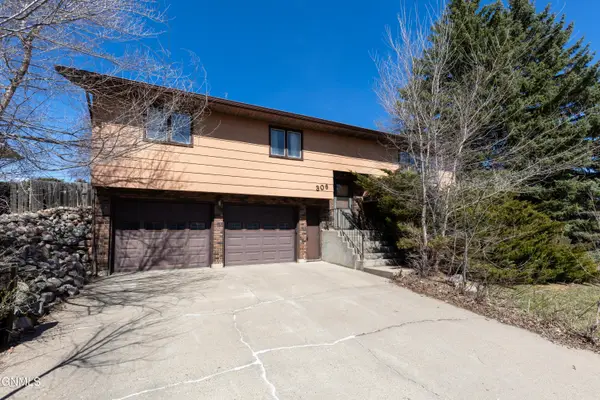 306 W Turnpike Avenue, Bismarck, ND 58501