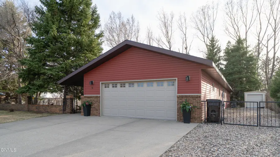 94 Country Club Drive, Bismarck, ND 58501 - #3