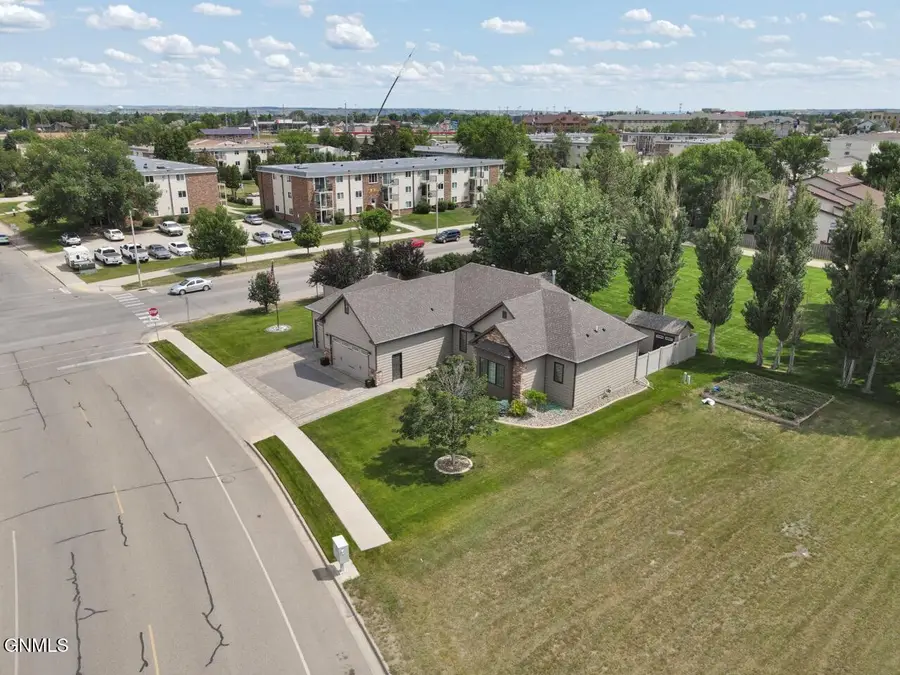 1605 Sand Creek Drive W, Williston, ND 58801 - #3