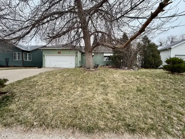 1130 2nd Avenue E, Williston, ND 58801
