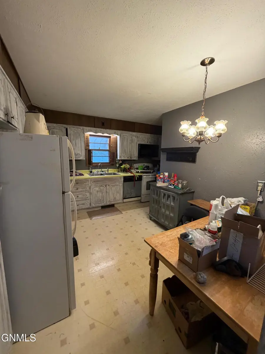 1130 2nd Avenue E, Williston, ND 58801 - #3