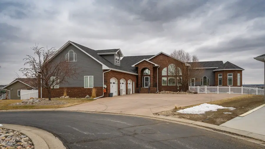 1916 Harding Place, Bismarck, ND 58501 - #2