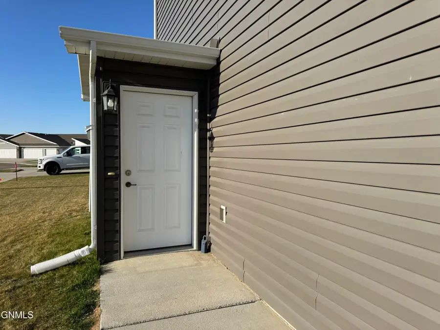 3812 24th Street Se, Mandan, ND 58554 - #3