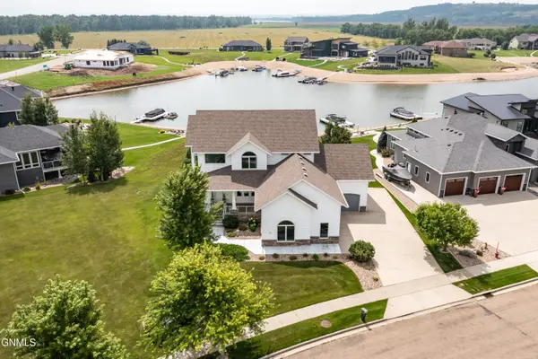 4303 Borden Harbor Place Se, Mandan, ND 58554