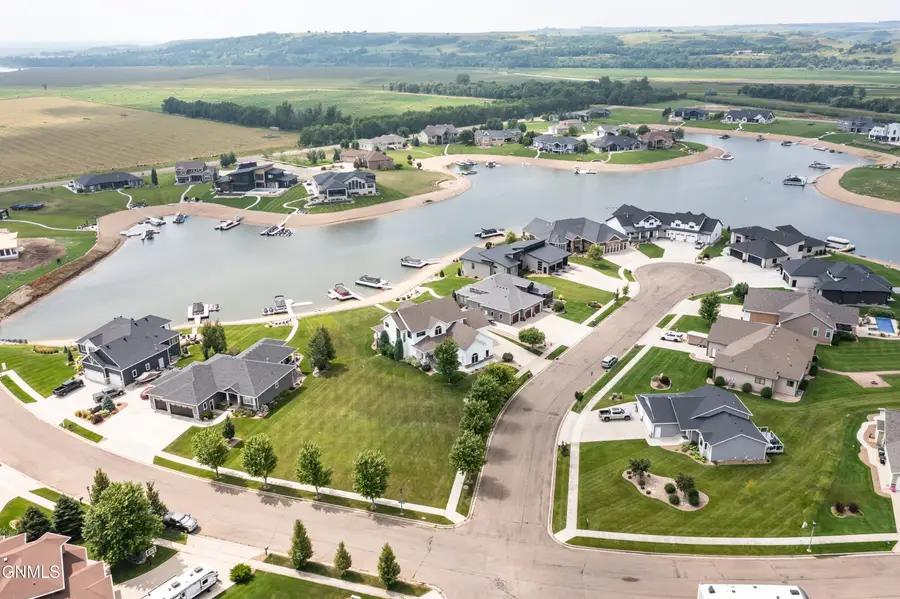 4001 Bay Shore Bend Se, Mandan, ND 58554 - #2