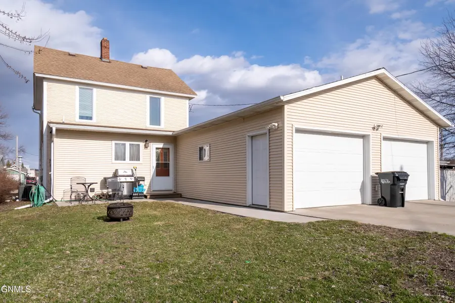 227 4th Avenue Nw, Valley City, ND 58072 - #2