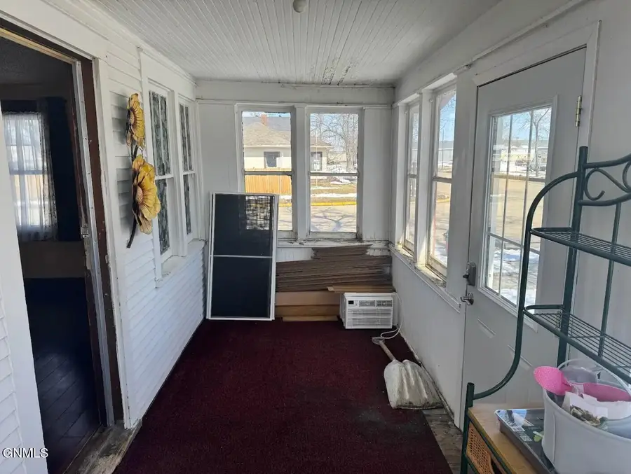 202 4th Avenue Sw, Jamestown, ND 58401 - #2