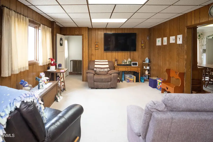 616 2nd Avenue Se, Jamestown, ND 58401 - #3