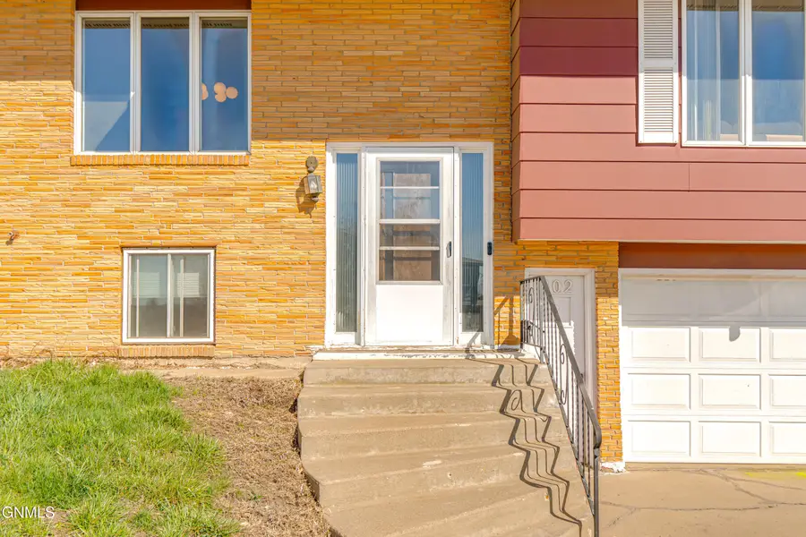 802 Custer Drive, Mandan, ND 58554 - #3