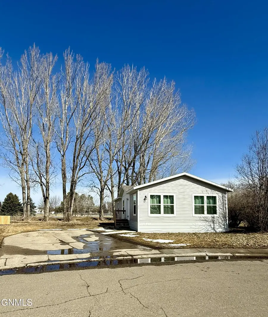 322 Bedford Boulevard, Bismarck, ND 58504 - #2