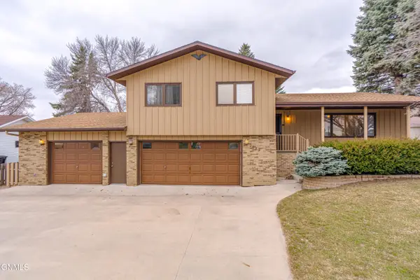 2062 Grimsrud Drive, Bismarck, ND 58501