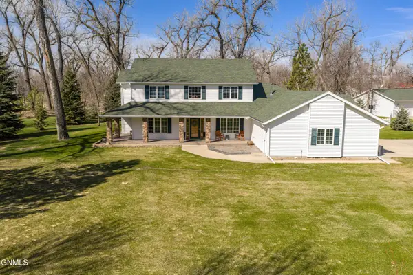 6609 Deerewood Lane, Bismarck, ND 58503