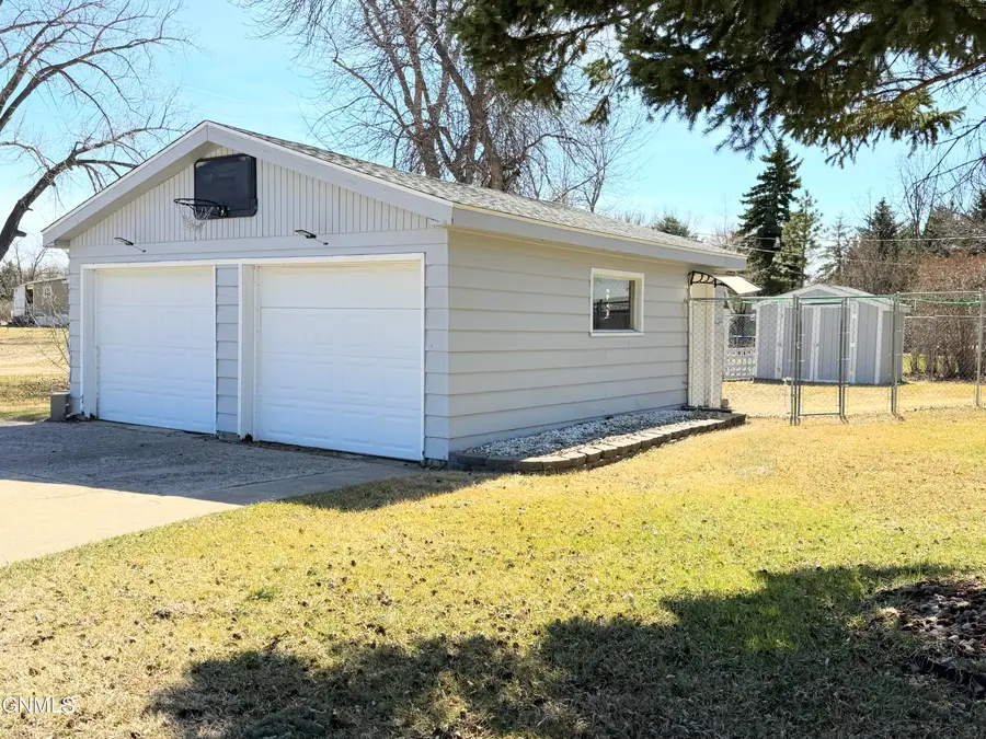 407 Roosevelt Avenue Ne, Bowbells, ND 58721 - #2
