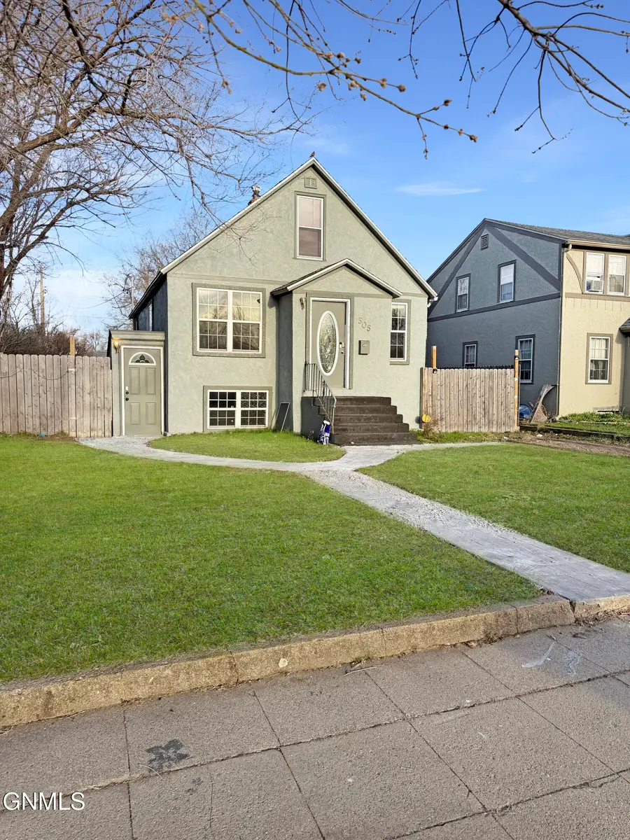 505 5th Avenue W, Williston, ND 58801 - #2