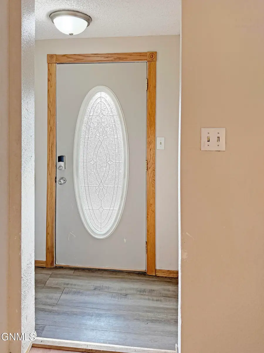 505 5th Avenue W, Williston, ND 58801 - #3