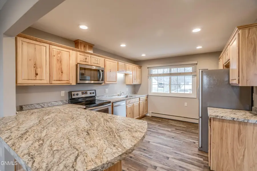 2531/2533 Avenue A E, Bismarck, ND 58501 - #3