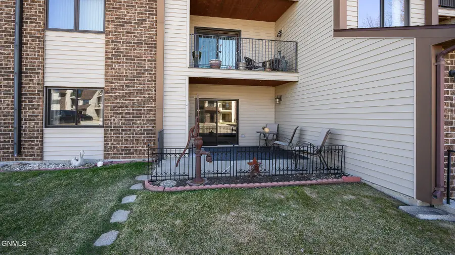 2715 Gateway Avenue #2, Bismarck, ND 58503 - #2