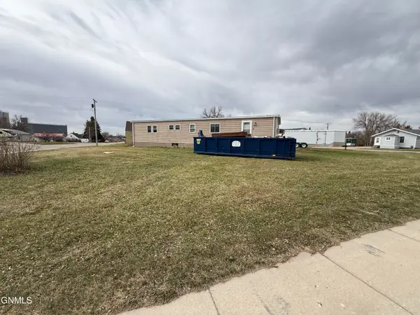 323 Comford Street, Ray, ND 58849