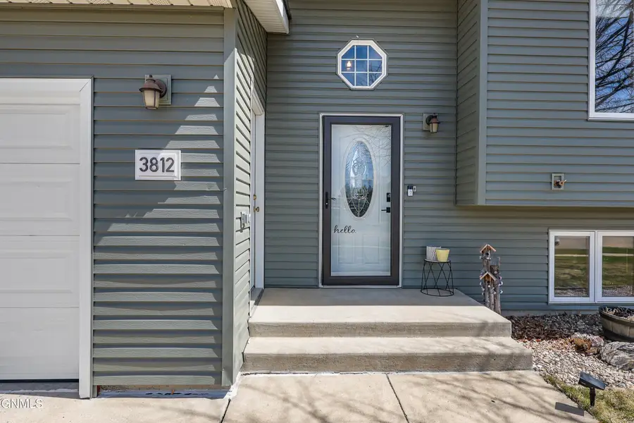 3812 34th Avenue Nw, Mandan, ND 58554 - #3