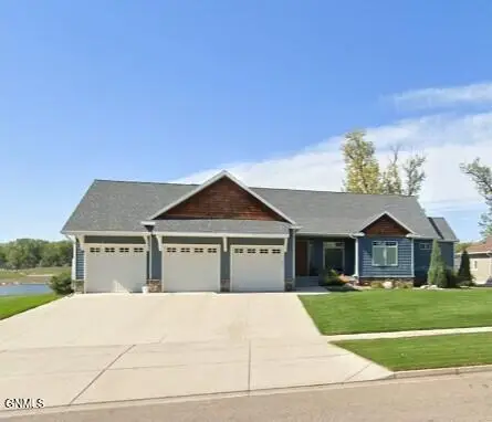 2916 Whisper Drive, Bismarck, ND 58504