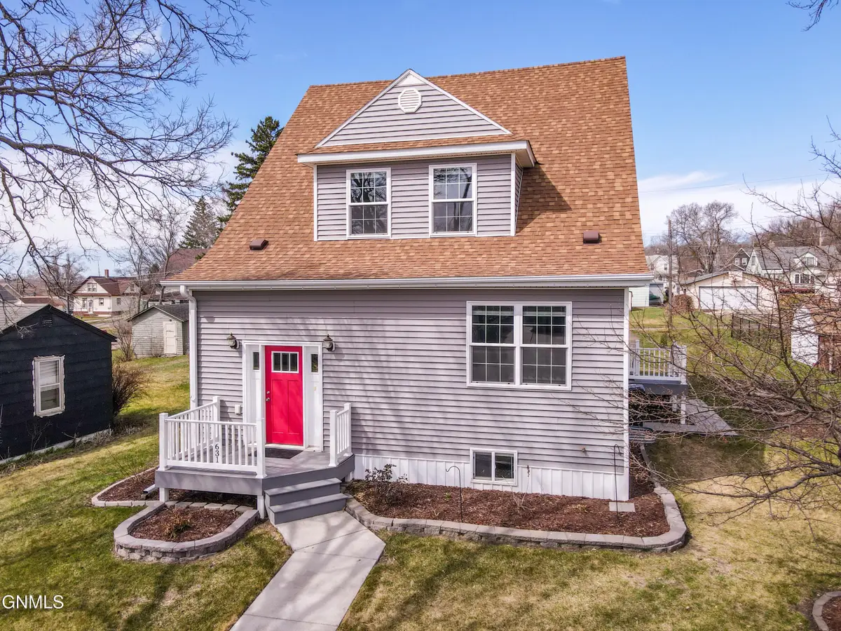 631 4th Avenue Nw, Valley City, ND 58072 - #1