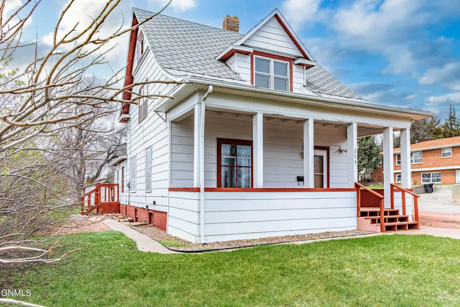 213 8th Avenue Nw, Mandan, ND 58554 - #2