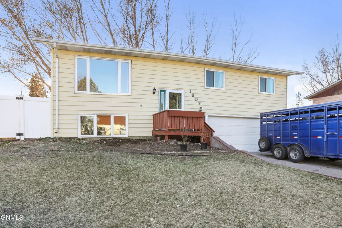 1807 8th Avenue E, Williston, ND 58801 - #1