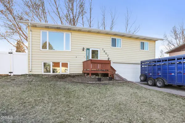 1807 8th Avenue E, Williston, ND 58801