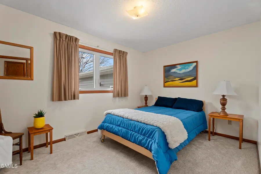 2222 Kennedy Avenue, Bismarck, ND 58501 - #3